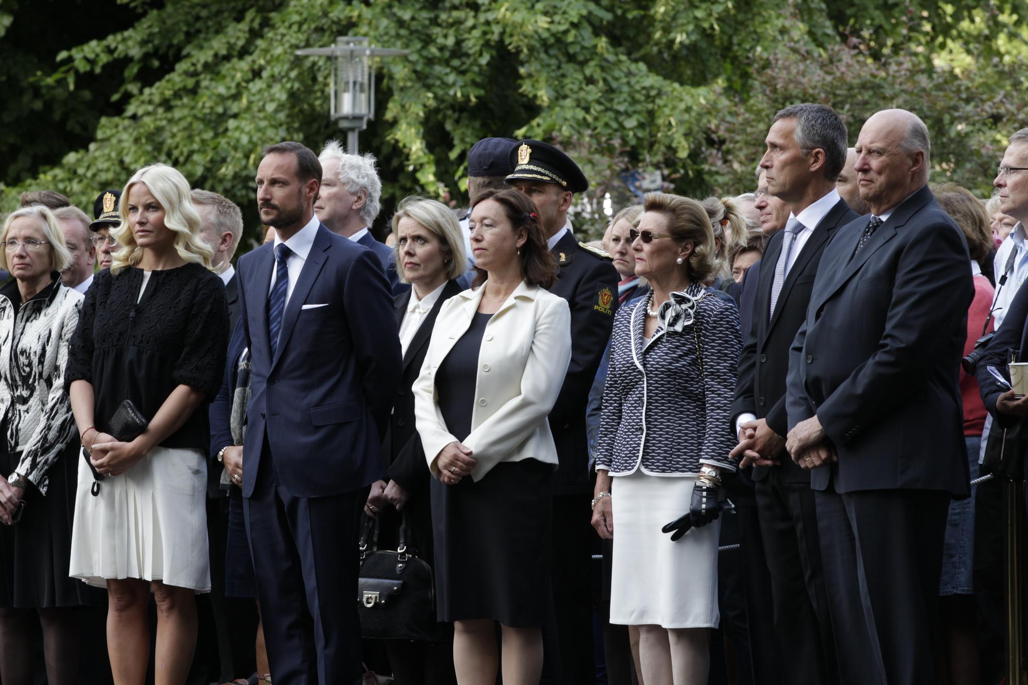 La famille royale de Norvège a participé aux cérémonies de commémoration. [REUTERS - Berti Roald]
