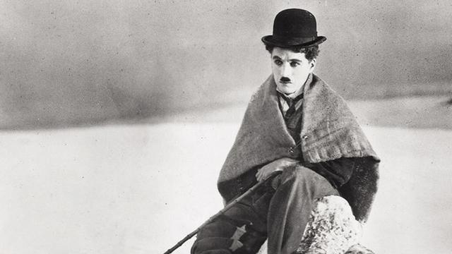 "La Ruée vers l'Or" (1925) de Charlie Chaplin [The Roy Export Company Establishment]