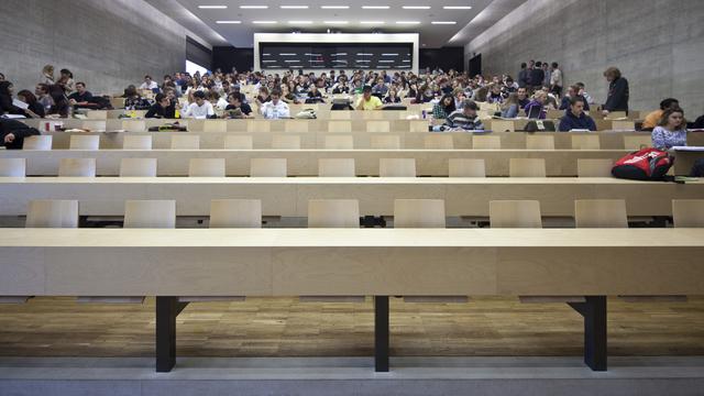 Un auditoire de l’université de Fribourg. [Martin Ruetschi]