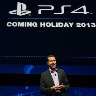 Andrew House, l'actuel président de Sony Computer Entertainment, présente la Play Station 4 lors d'une conférence de presse le 20 février 2013 à New York. [Emmanuel Dunand]