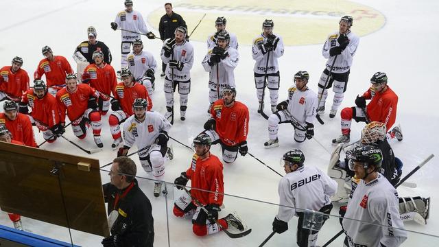 Sean Simpson (en bas) et ses hommes auront un joli programme du côté de Minsk. [JEAN-CHRISTOPHE BOTT]