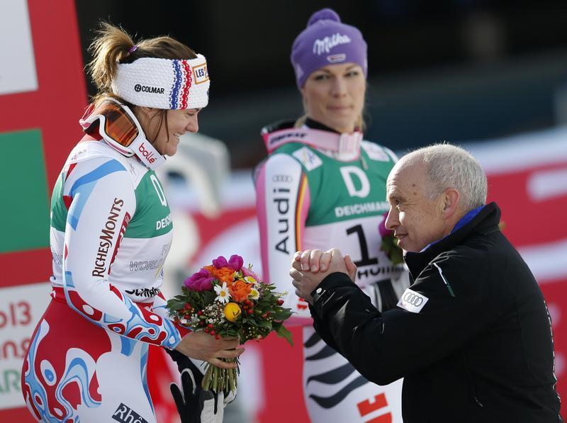 Swiss President Ueli Maurer (R) congratulates first placed Marion Rolland of France (L) next to third placed Maria Hoefl-Riesch of Germany on the podium during the flower ceremony after the women's Downhill race at the World Alpine Skiing Championships in Schladming February 10, 2013. REUTERS/Leonhard Foeger (AUSTRIA - Tags: SPORT SKIING) [Leonhard Foeger]