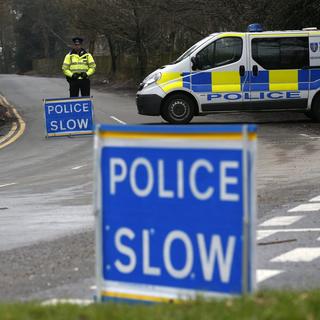 La police a bouclé le quartier entourant la maison de Boris Berezovsky située à Ascot, dans le sud de l’Angleterre. [AP Photo/Keystone - Sang Tan]