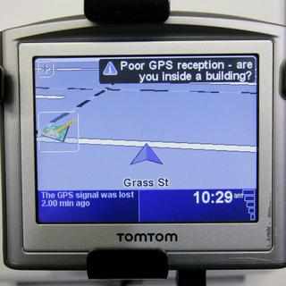 Les ventes des GPS routiers diminuent chaque année d'environ 20%. [Douglas C. Pizac]