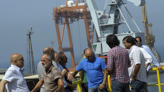 Les travailleurs des chantiers navals de Vigo accusent le coup ce mercredi 17.07.2013. [Miguel Riopa]