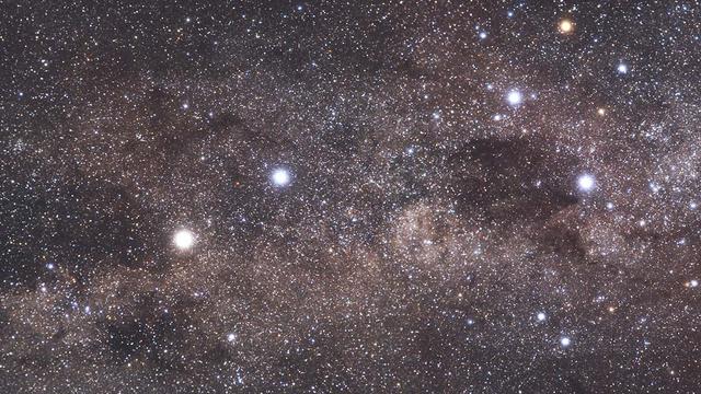 Alpha Centauri / Les constellations de la Croix du Sud et du Centaure. Alpha Centauri est l’étoile brillante située à gauche de l’image. [ESO - S. Brunier]