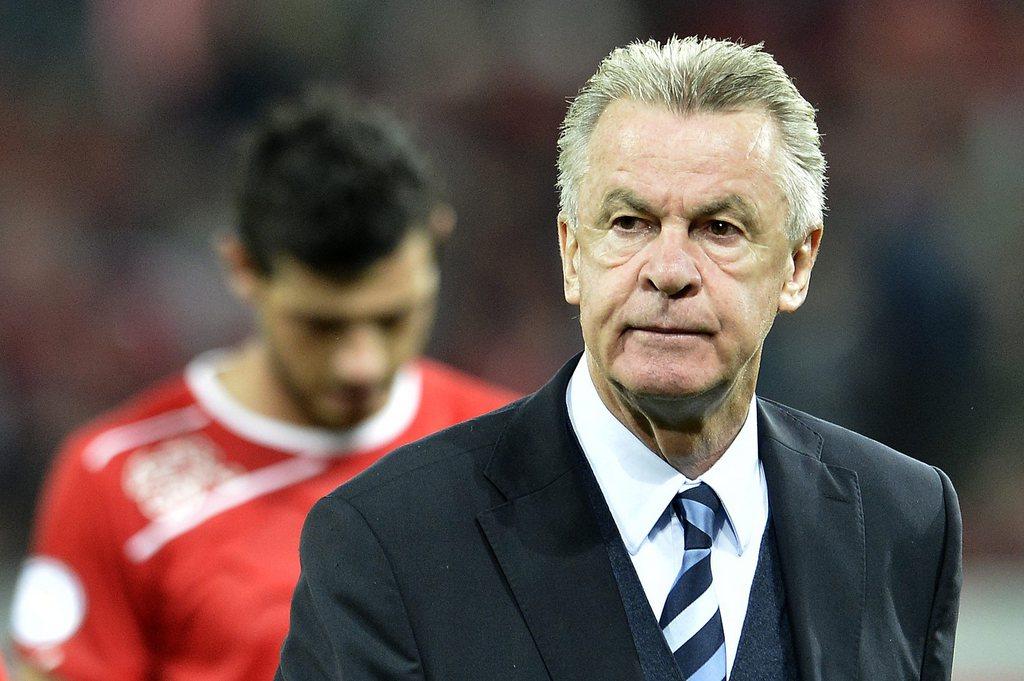 Ottmar Hitzfeld a jusqu'à mardi pour remonter le moral de ses troupes. [KEYSTONE - Peter Schneider]