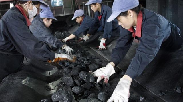 La consommation de charbon ne cesse de progresser, en Chine tout particulièrement. [Stringer Shanghai]