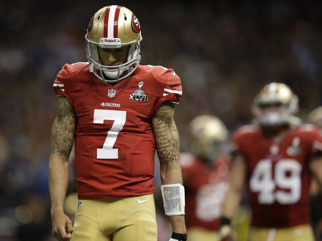 C'est la première fois, après 5 finales gagnées, que les San Francisco 49es du quarterback Colin Kaepernick s'inclinent lors du Super Bowl. [KEYSTONE - Evan Vucci]