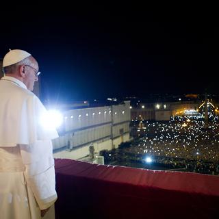 Le cardinal de Buenos Aires a succédé mercredi au pape Benoît XVI sous le nom de François. [AFP PHOTO/OSSERVATORE ROMANO]