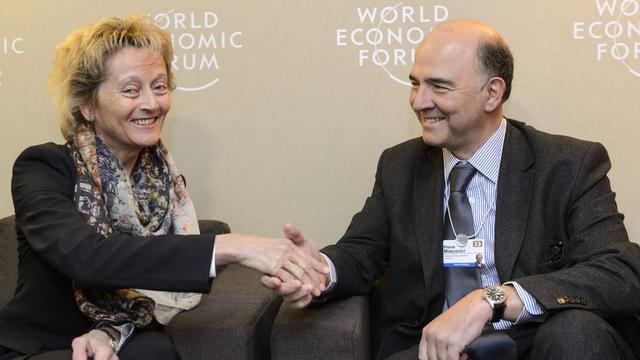 La conseillère fédérale Eveline Widmer-Schlumpf a rencontré le ministre français des Finances et de l'Economie Pierre Moscovici au WEF à Davos. [Laurent Gillieron]