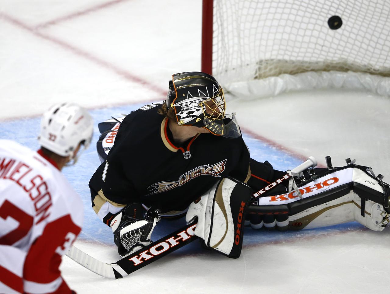 A l'image de Jonas Hiller, la Suisse compte d'excellents gardiens. [REUTERS - Mike Blake]