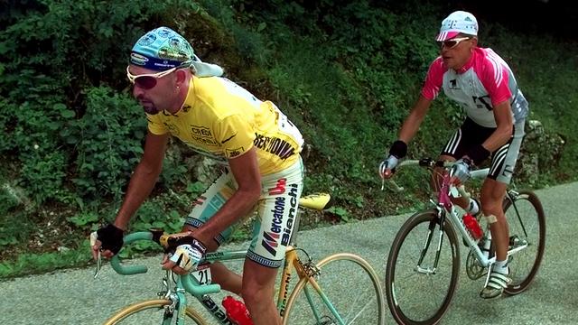Marco Pantani et Jan Ullrich lors du Tour de France en 1998. [AP/Keystone - Peter Dejong]