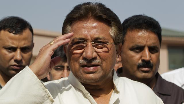 Pervez Musharraf est arrivé au pouvoir en 1999 après un coup d'Etat pour renverser Nawaz Musharraf. Il a tenu le pouvoir jusqu'en 2008, quand Ali Zardari est élu. Il s'exile durant quatre ans avant de rentrer début 2013, pour conduire la campagne de son parti. Mais il est rapidement placé en résidence surveillée pour son rôle présumé dans l'attaque contre Benazir Bhutto et doit renoncer momentanément à ses ambitions politiques. [Mian Khursheed]