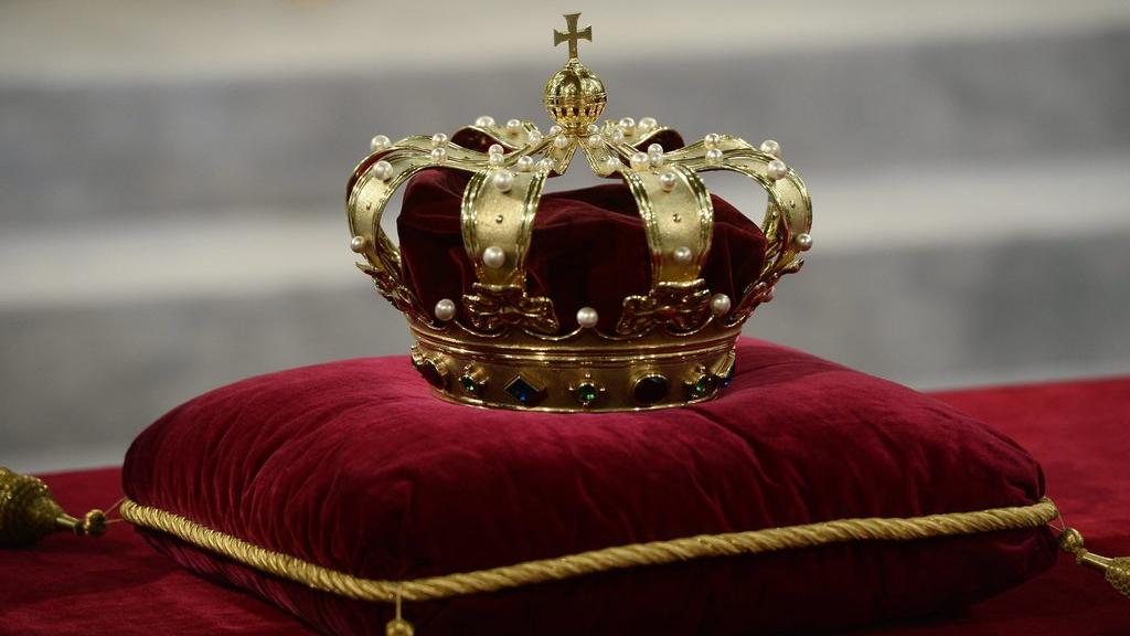 La royale couronne, joyau des Pays-Bas. [Lex Van Lieshout]