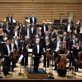 Le London Symphony Orchestra dirigé par John Adams. Salle Pleyel, Paris, 2010. [Leemage/AFP - Fred Toulet]