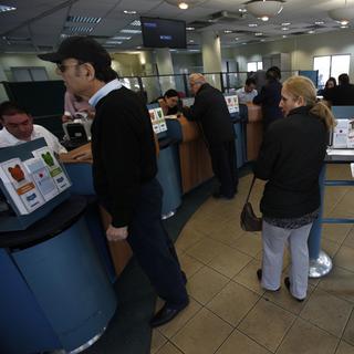 Après deux semaines de fermeture, les banques chypriotes ont ouvert ce jeudi 28 mars 2013. [Petros Karadjias]