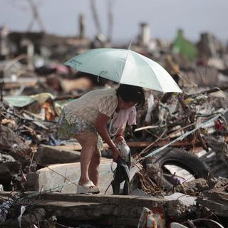 L’aide peine toujours à parvenir aux victimes du typhon Haiyan. [AP/Keystone - Aaron Favila]