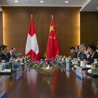 Didier Burkhalter a rencontré le ministre des Affaires étrangères chinois Wang Yi. [Ng Han Guan]