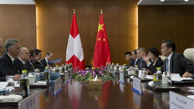 Didier Burkhalter a rencontré le ministre des Affaires étrangères chinois Wang Yi. [Ng Han Guan]