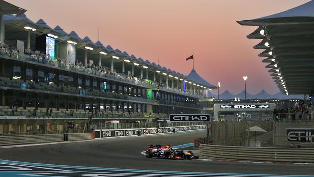 Vettel est bien parti pour écraser à nouveau la concurrence sur le tracé de Yas Marina. [KEYSTONE - Hassan Ammar]