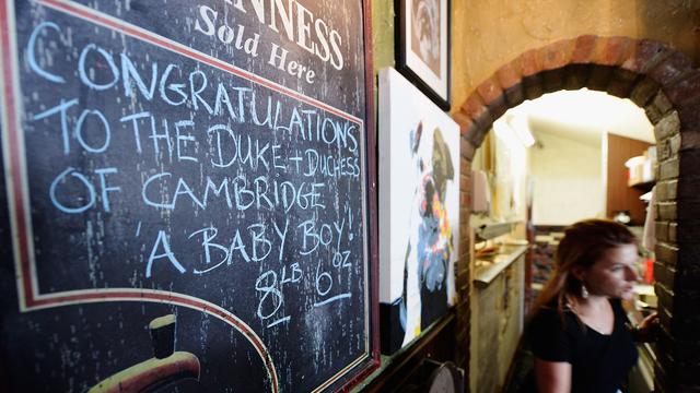 Le bébé royal est bon pour le commerce... [Getty Images/AFP - Kevork Djansezian]