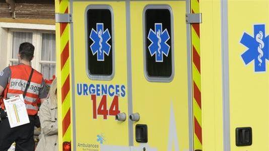 Les employés critiquent la diminution de 40% des ambulances opérationnelles. [Keystone]