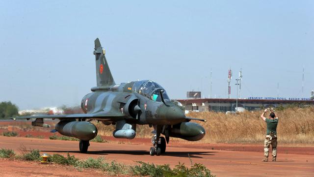 Un Mirage 2000D se posant à Bamako. [Jeremy Lempin / AP Photo / ECPAD]