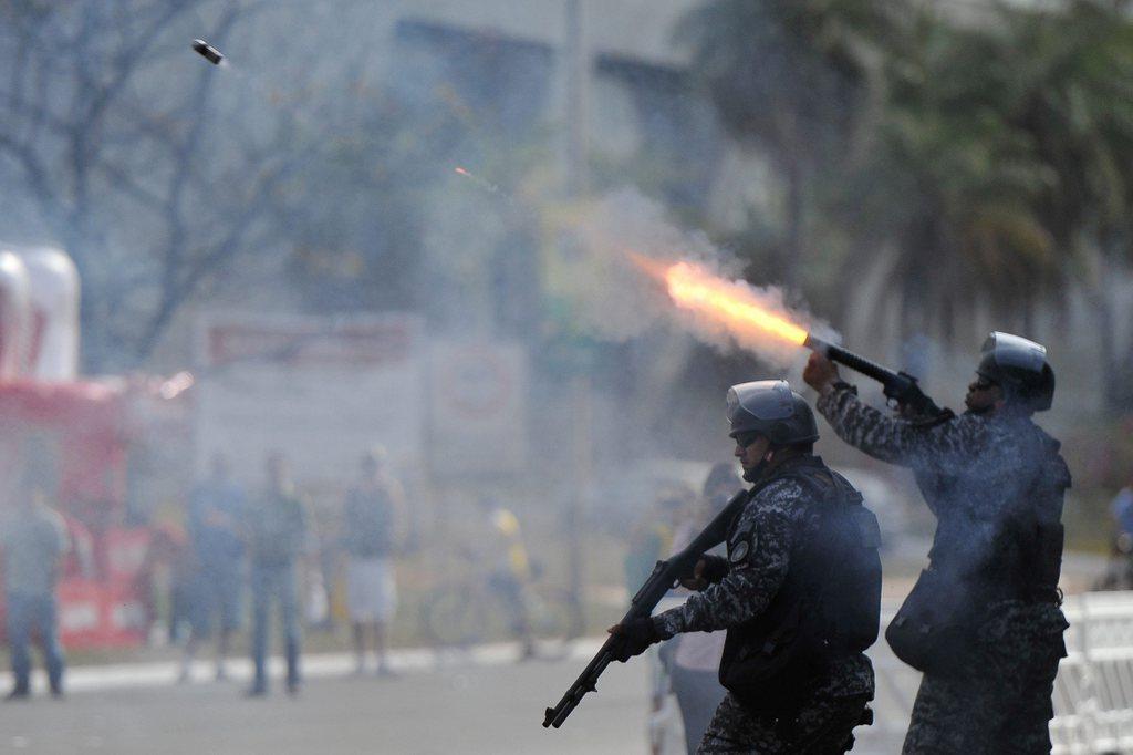 Les méthodes répressives de la police brésilienne sont dénoncées. [KEYSTONE - AP/Marcello Casal]
