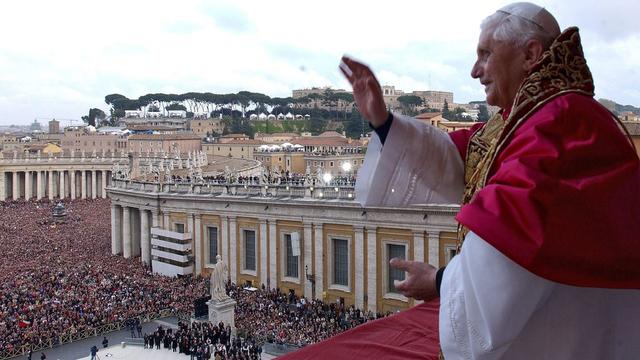 élection du pape, 19 avril 2005. balcon de la basilique St-Pierre. [EPA/MARI / VATICAN POOL]