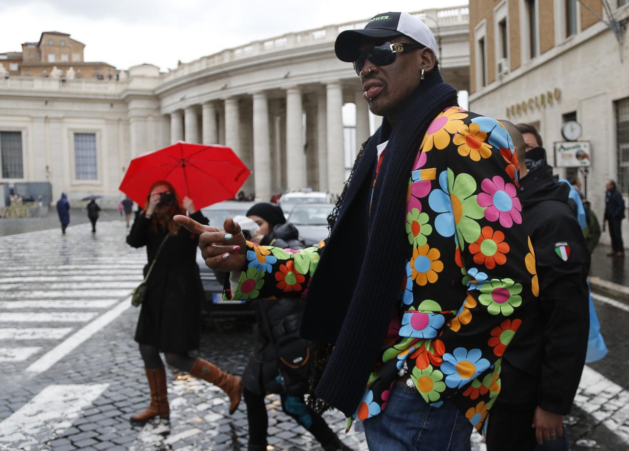 Visiteur inattendu à Rome, l'ancien basketteur Dennis Rodman, venu soutenir le cardinal ghanéen Peter Turkson. [Chris Helgren]