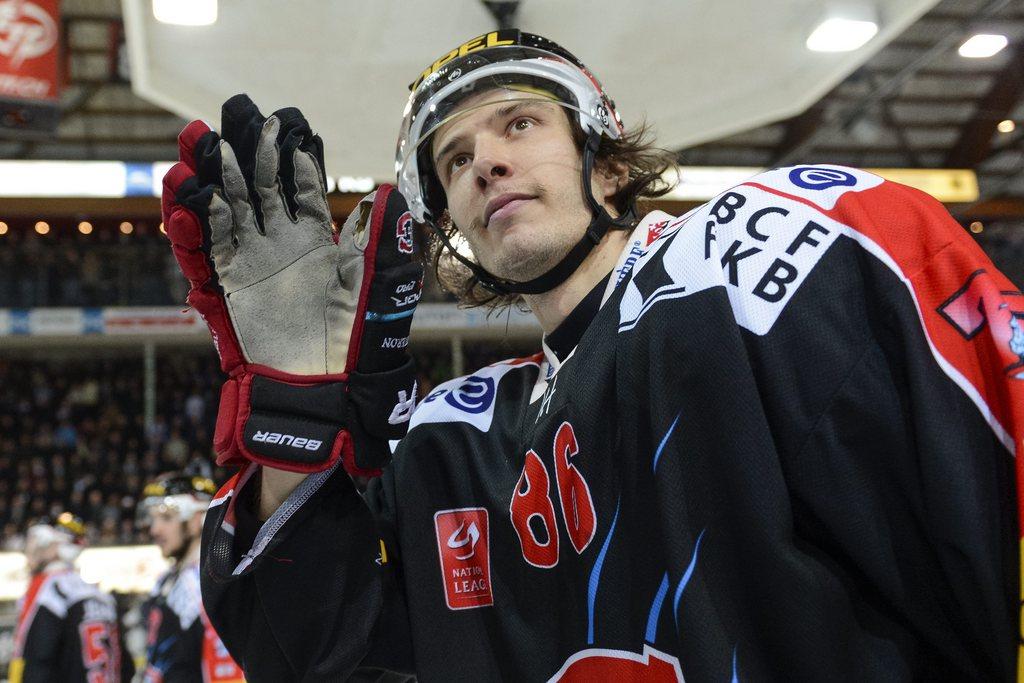 Fribourg's forward Julien Sprunger, reacts after the third leg of the Playoff-finals game of the National League A Swiss Championship between the HC Fribourg-Gotteron and the SC Bern at the ice stadium BCF-Arena in Fribourg, Switzerland, Tuesday, April 9, 2013. (KEYSTONE/Jean-Christophe Bott) [KEYSTONE - Jean-Christophe Bott]