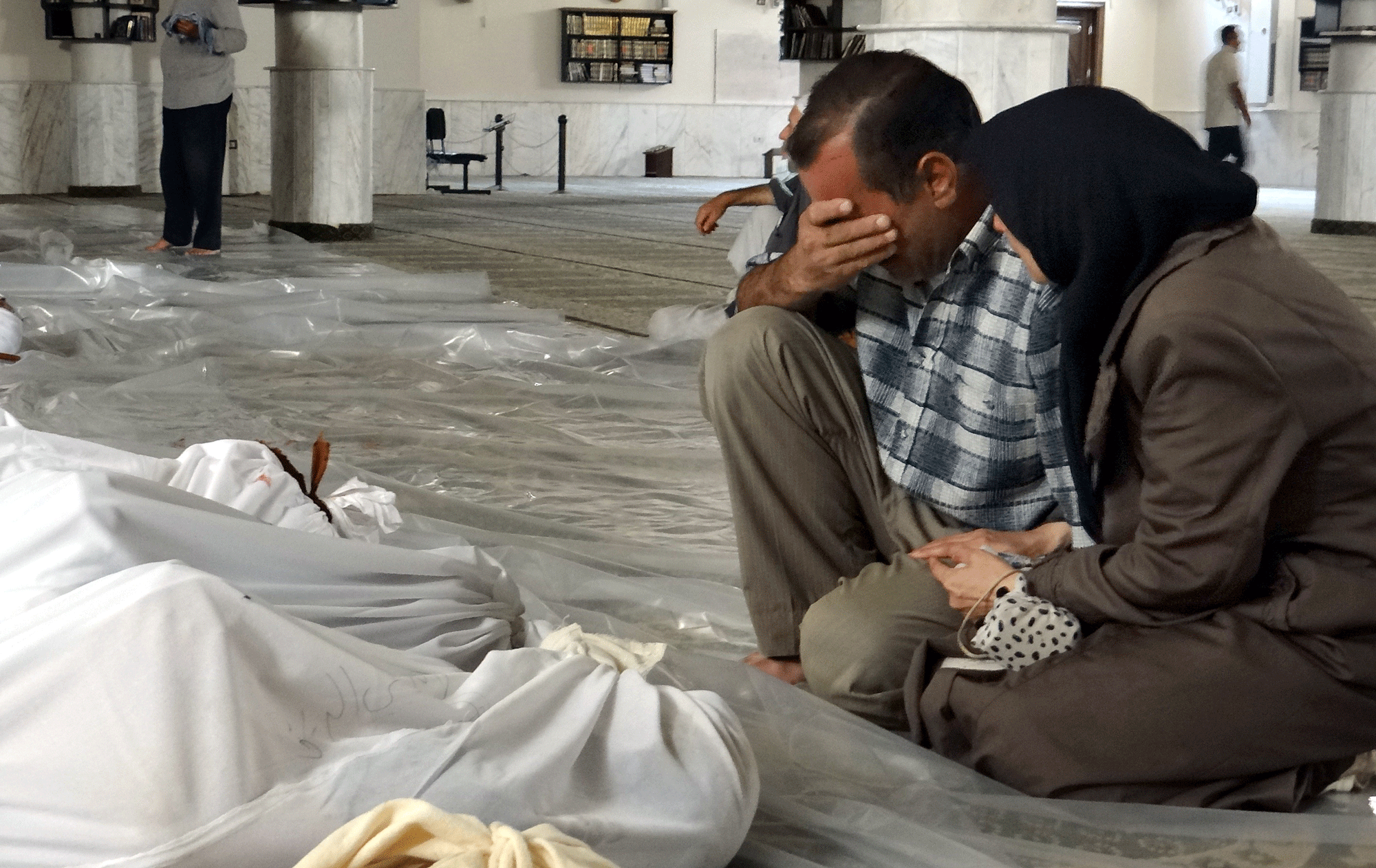Préparation des funérailles à Ghouta, dans la banlieue est de Damas, après les attaques chimiques. [Shaam News Network - Anadolu Agency]