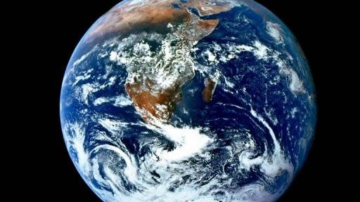 Vue de la planète terre fournie par la Nasa le 6 décembre 2002.