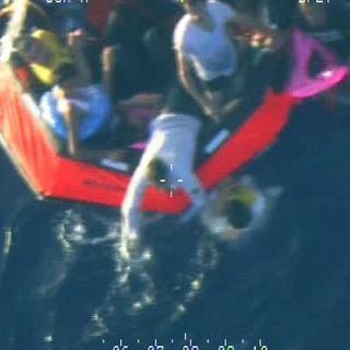 Trente-six personnes sont mortes vendredi dernier dans le naufrage d'un bateau de clandestins au sud de la Sicile. [EPA/Keystone - MALTA NAVY PRESS OFFICE]