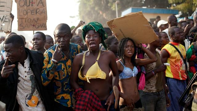 Des soldats tchadiens ont ouvert le feu sur les manifestants qui se sont rassemblés à l'aéroport de Bangui