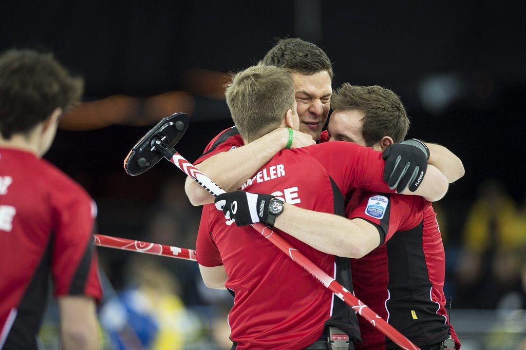 La formation d'Adelboden laisse éclater sa joie après son succès en demie contre le Danemark. [Carina Johansen]