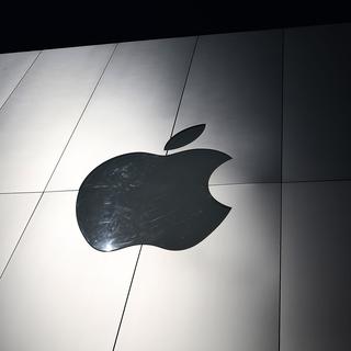 Logo d'Apple sur un Apple Store à San Francisco. [Getty Images / AFP - Justin Sullivan]