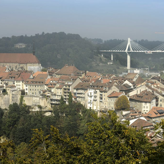 Fribourg, Pont de la Poya, cathédrale, vieille ville. [Laurent Gilliéron]