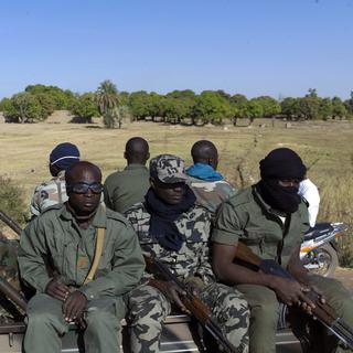 Des soldats maliens se rendant à Niono, vendredi 18 janvier. [Thibault Camus / AP Photo]