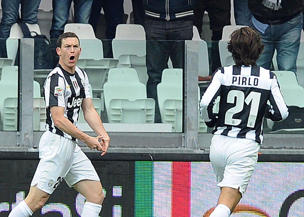 Lichtsteiner et Pirlo, deux joueurs-clé de la Juve. [KEYSTONE - Alessandro Di Marco]