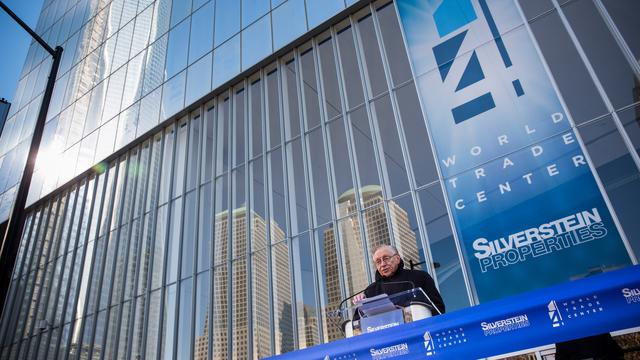 Larry Silverstein, le promoteur, lors de l'inauguration de la tour Four World Trade Center à New York. [Getty Images - Andrew Burton]