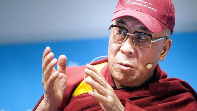 Le dalai-lama a échangé avec des chercheurs autour du thème du vieillissement et de la mort. [Sandro Campardo]