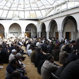 La grande prière du vendredi à la Mosquée de Genève. [Keystone - Martial Trezzini]
