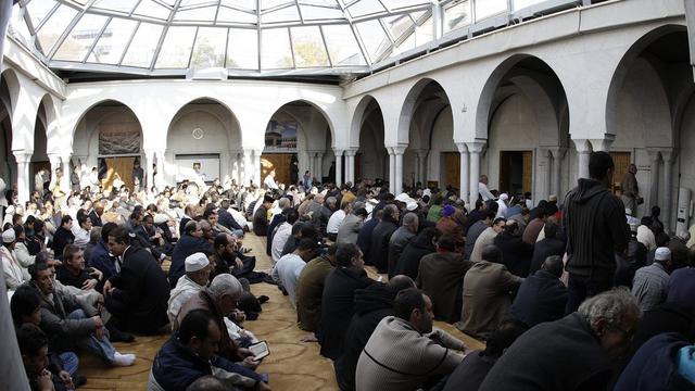 La grande prière du vendredi à la Mosquée de Genève. [Keystone - Martial Trezzini]
