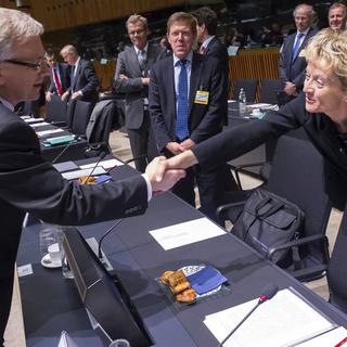 Eveline Widmer-Schlumpf avant la réunion de l'Ecofin. [EPA/NICOLAS BOUVY]