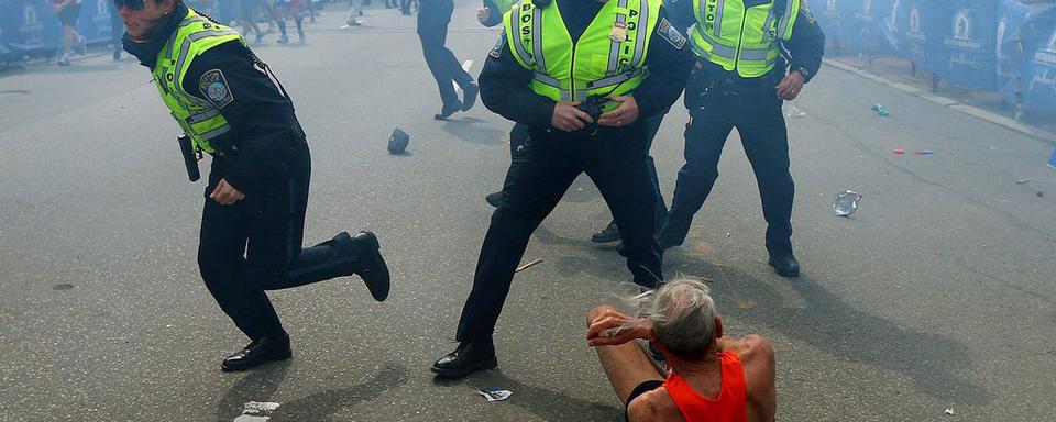 La deuxième explosion vient de se produire, à l'arrivée du marathon. [The Boston Globe/AP/Keystone - John Tlumacki]