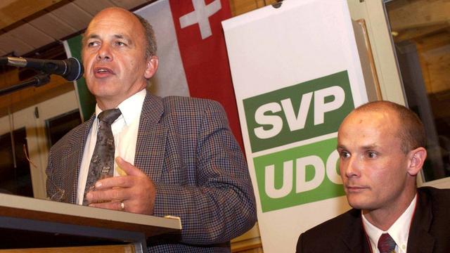 Il participe à la création de la section neuchâteloise de l'UDC qui est officialisée le 18 octobre 2001. Il en assure encore la présidence. [SANDRO CAMPARDO]