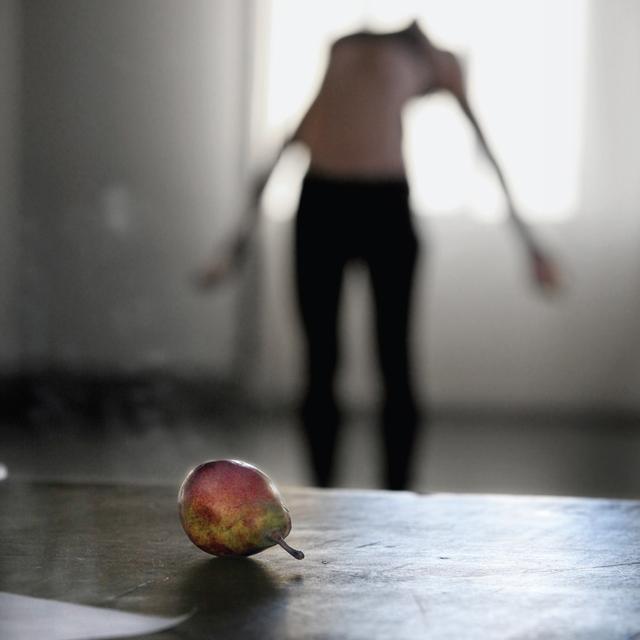 "Laissez-moi danser", avec Marthe Krummenacher, Tamara Bacci et Perrine Valli. [ADC Genève - Steeve Iuncker]