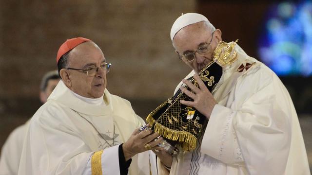 Le pape a embrassé la Vierge d'Aparecida, patronne du Brésil. [Brazil Photo Press - Adriano Lima]